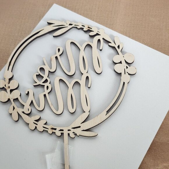 Paintable Stainable Real Wood Mr. and Mrs. with Berries and Leaves Cake Topper - Picture 15 of 16